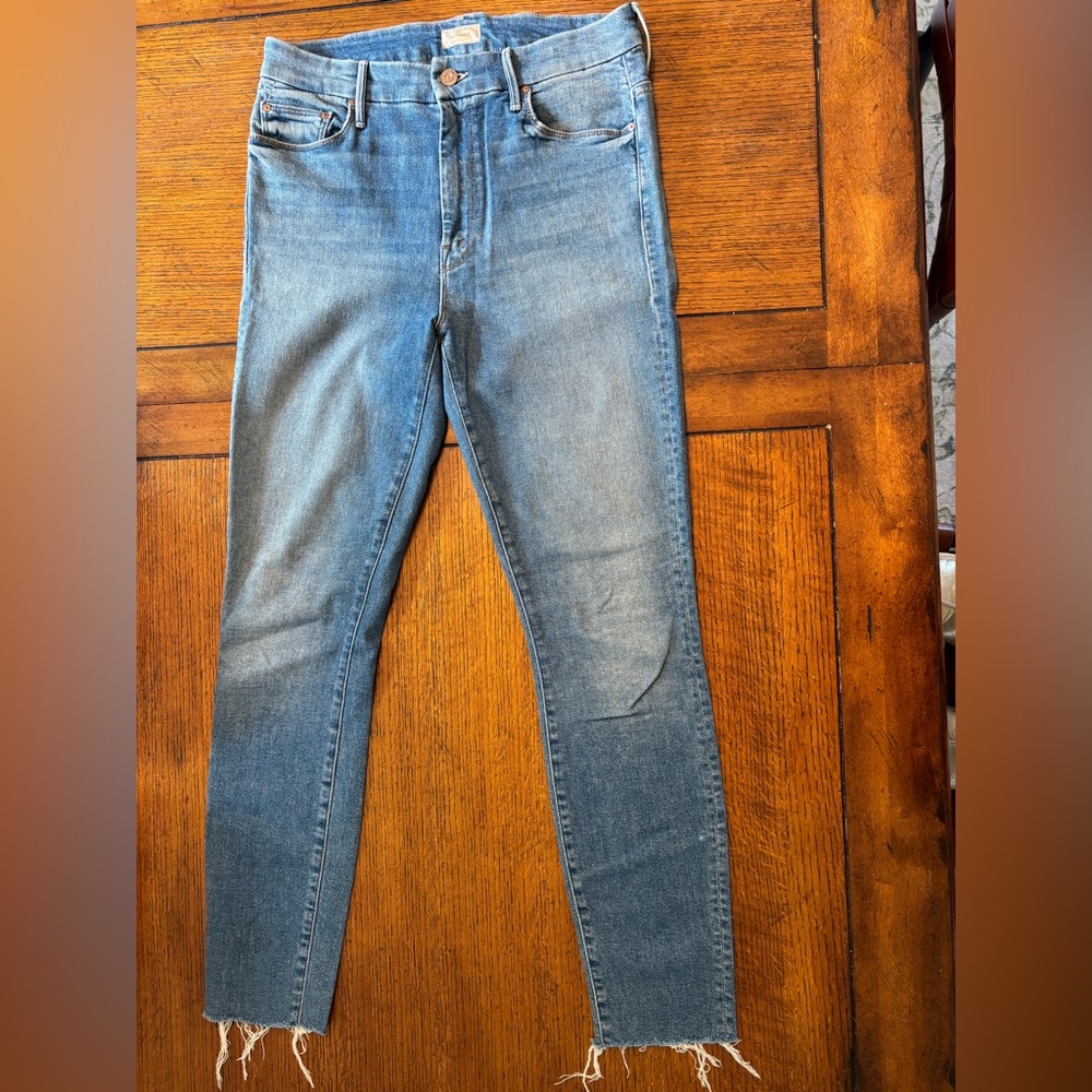MOTHER High-Rise Light Blue Jeans with Embroidered Yellow Leopard - Picture 4 of 10
